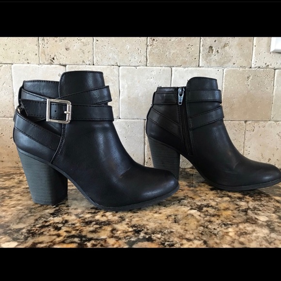 Black booties - Picture 1 of 3